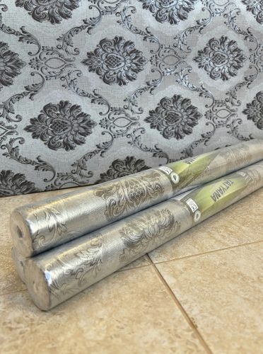 Felicity - Szürke alapon barokk minta