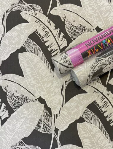 Tropical Breeze - Fekete alapon pálmalevelek