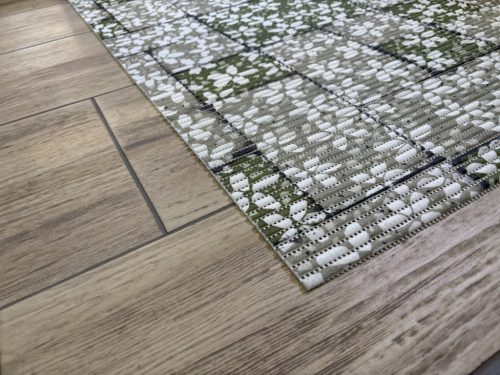 Fürdőszobai szőnyeg - Zöld és szürke alapon virágok