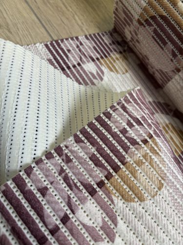 Fürdőszobai szőnyeg - Sárga és lila alapon virágok